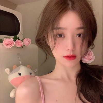 穿黑衣的女孩